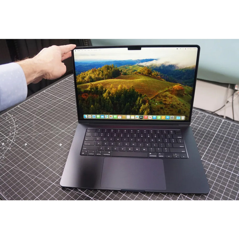 لپتاپ اپل مدل MacBook Air MRYV3 2024 LLA با پردازنده Apple M3، رم 8GB، حافظه SSD با ظرفیت 512GB، نمایشگر 15.3 اینچ Retina، دارای نور پسزمینه کیبورد، حسگر اثر انگشت، سیستمعامل Apple Mac OS